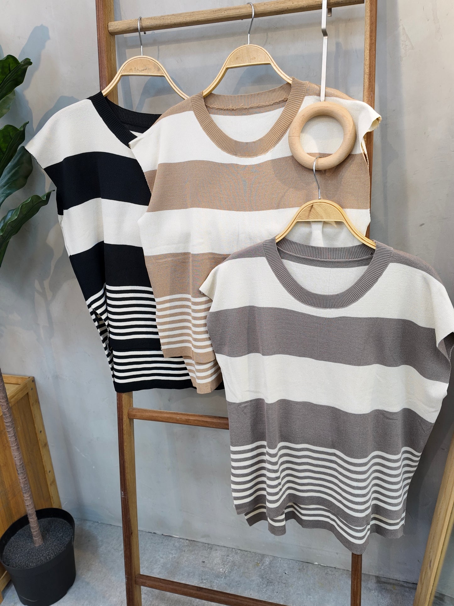 Reign Top